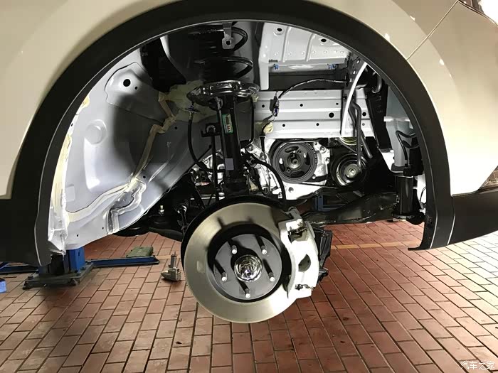 东风日产17逍客智享版底盘装甲作业