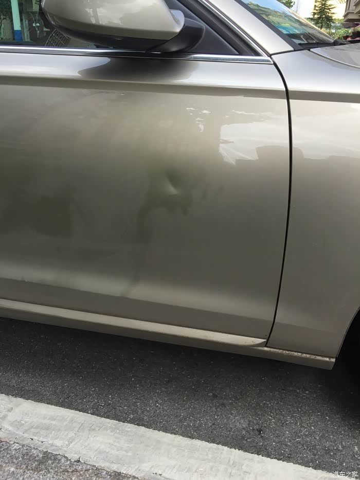 车门凹了