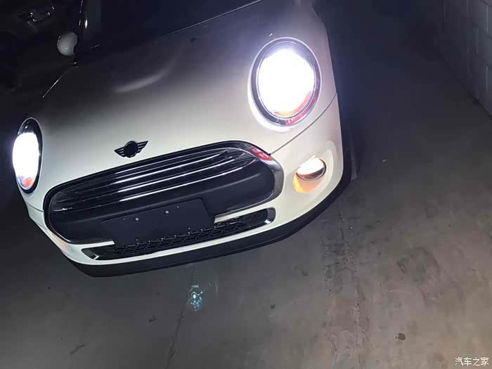 2自动车灯状态下夜晚示宽灯是否和大灯是同时亮起?