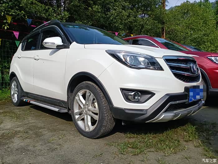 国产小钢炮suv长安cs35