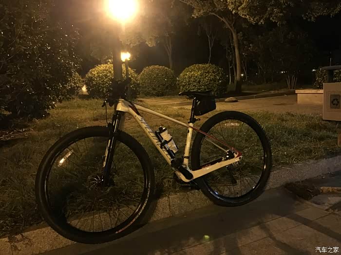 入手闪电stumpjumper拍点照片冒个泡