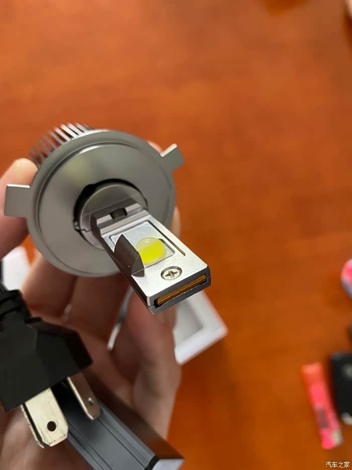 出两对先科h4led大灯