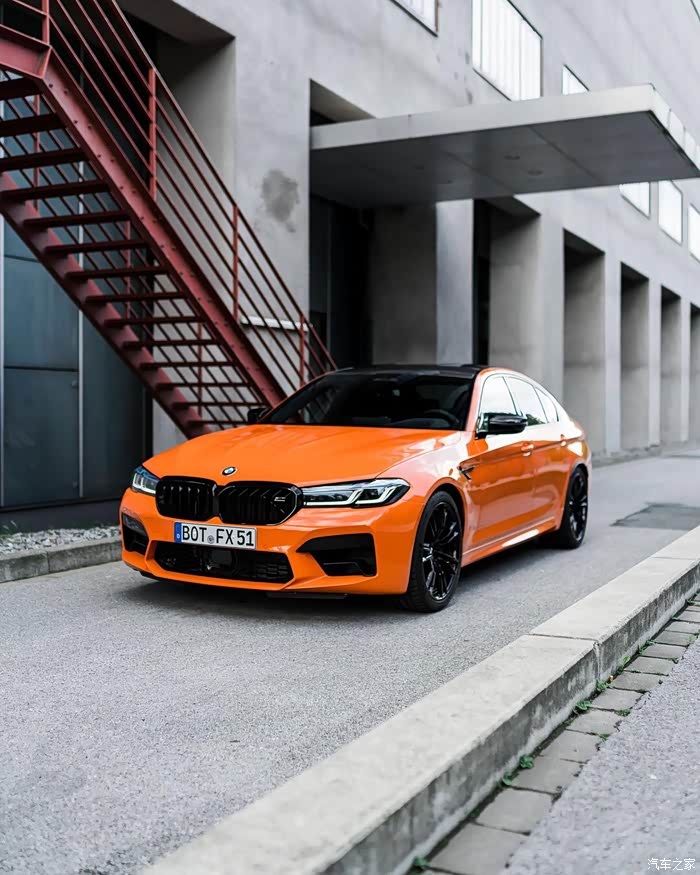 宝马m5 competition火焰橙,新m5好像很少见?