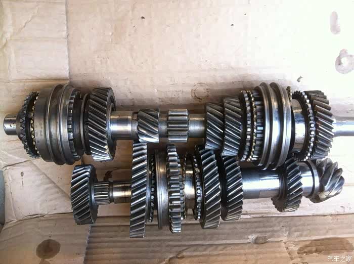志俊原车变速箱散件