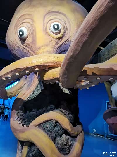 这个大章鱼不太可爱,有点吓到小孩了 算是一个槽点吧