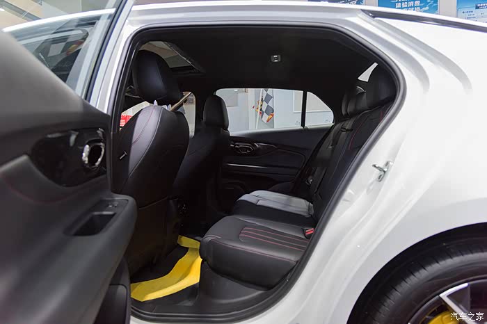 引爆中国速度#能够轻松实现轿跑梦运动性能家轿影豹到店看车试驾