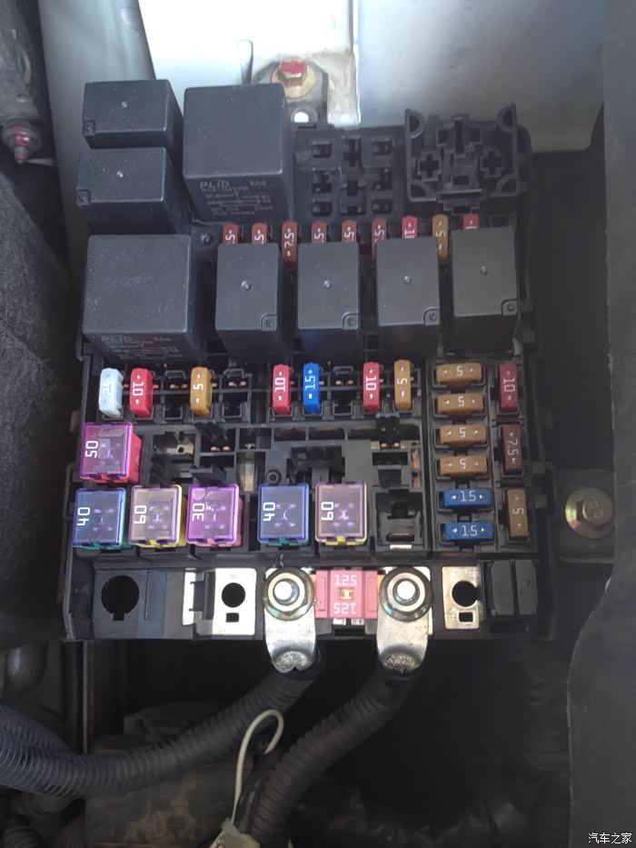 15款景逸x3保险盒