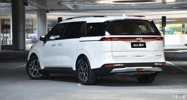 起亚嘉华有一点像大号的面包车