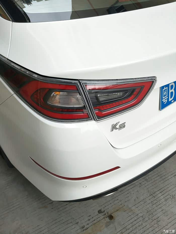 14款k5改混动版尾灯