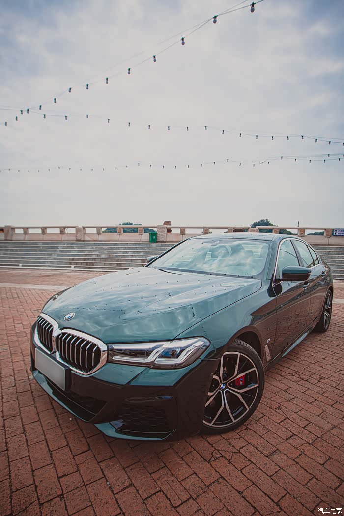 宝马540牛津绿实拍外景分享将复古进行到底