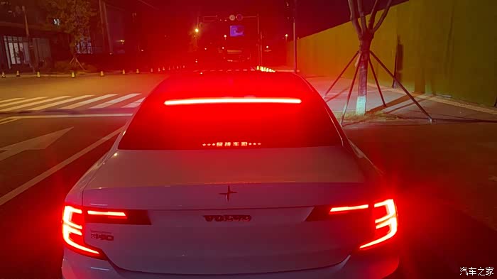 把我两三年买的加长高位刹车灯安装了,效果非常好