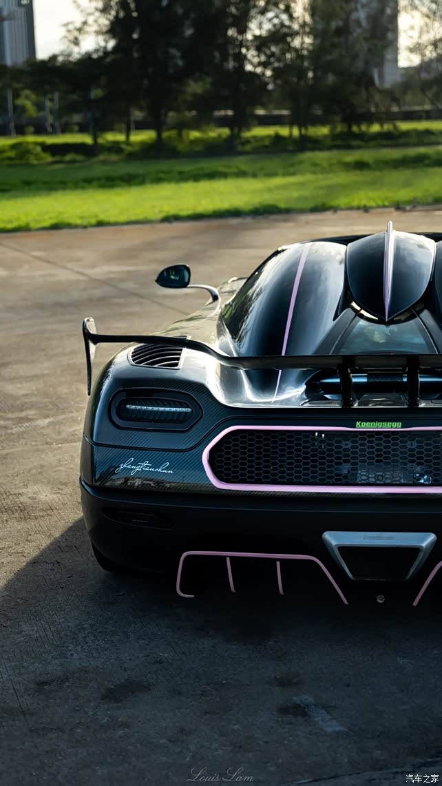 分享一下柯尼塞格r壁纸