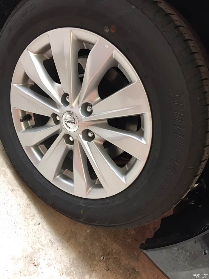 今天提车,发现16款天籁轮胎是普利司通的!