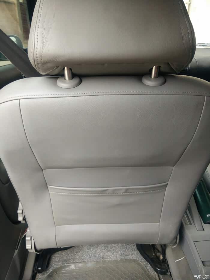 驾驶员座椅背面