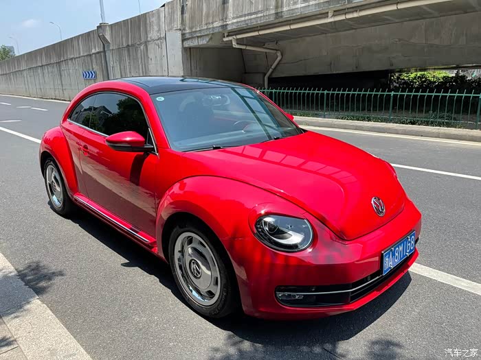 出售2015年1月上牌进口大众甲壳虫红色