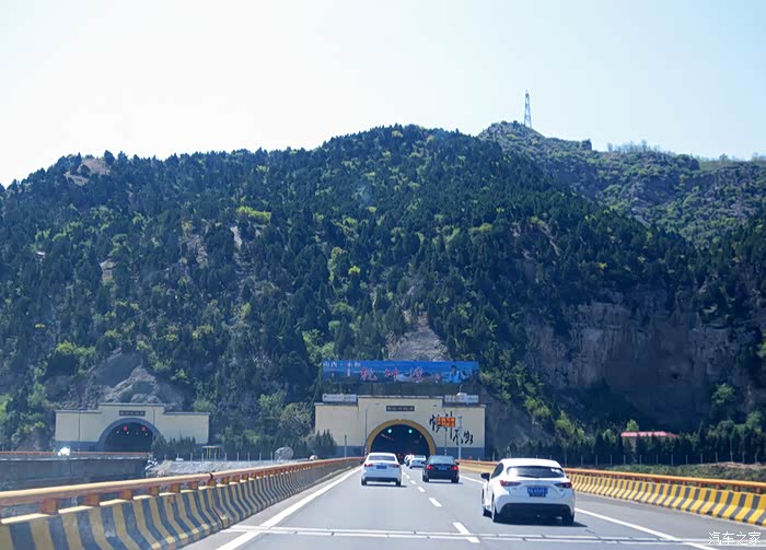 59 —   :02,穿越韩信岭隧道,因为车多,速度极慢