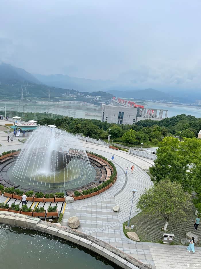 来到宜昌旅游,一定要去的景点就是三峡大坝旅游区了.