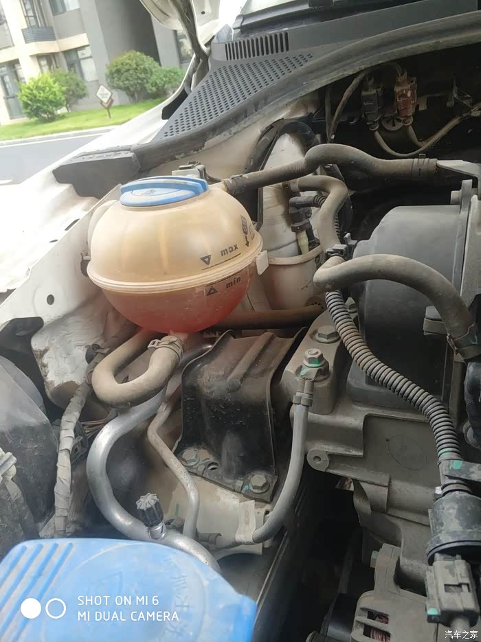 16款捷达防冻液这颜色正常吗