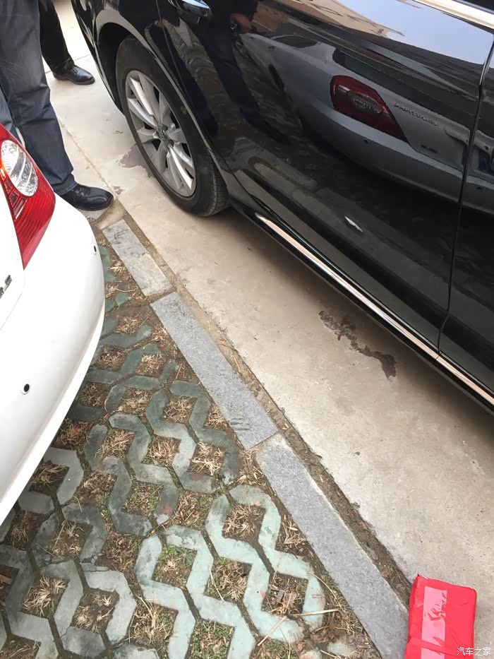 车门被撞了一个小坑,请教各位大神该怎么修