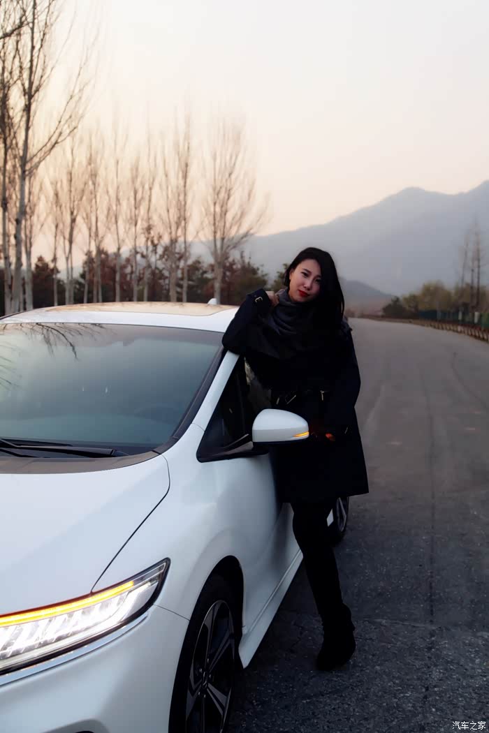 媳妇当车模冬日的阳光大小老婆齐上阵申精