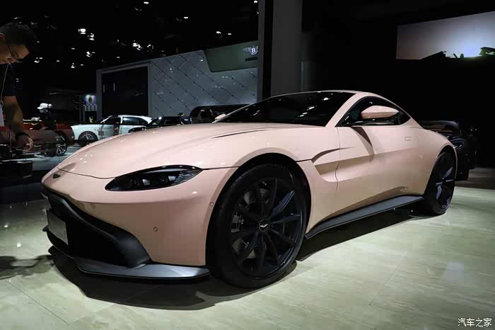 阿斯顿·马丁vantage敞篷跑车 优雅野兽 不容小觑