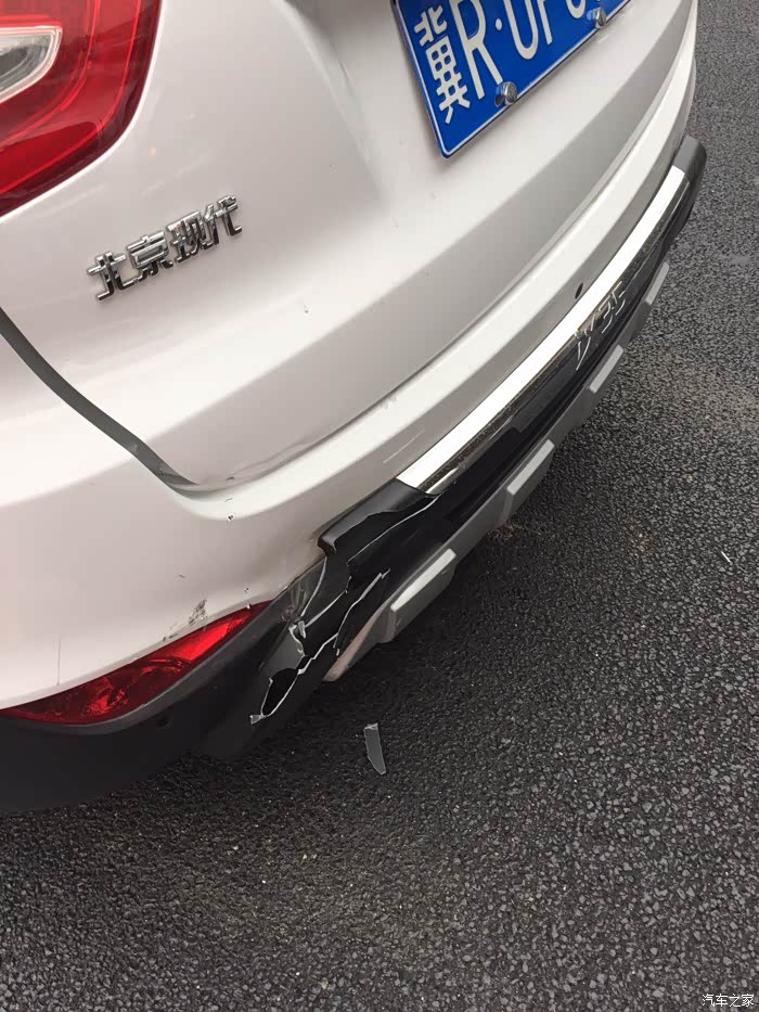 【图】悲催啊,被追尾了_北京现代ix35论坛_汽车之家论坛