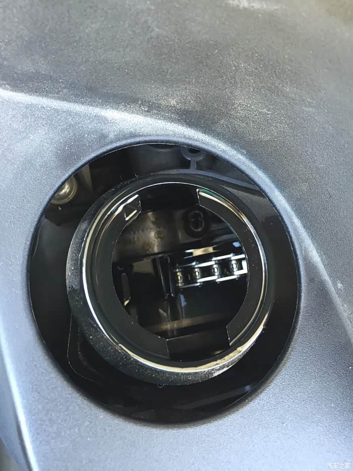 【图】打开加机油盖子,为什么看不到机油?_宝马3系论坛_汽车之家论坛