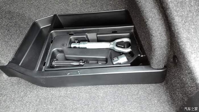 【图】随车的工具都有什么?_宝马3系论坛_汽车之家论坛