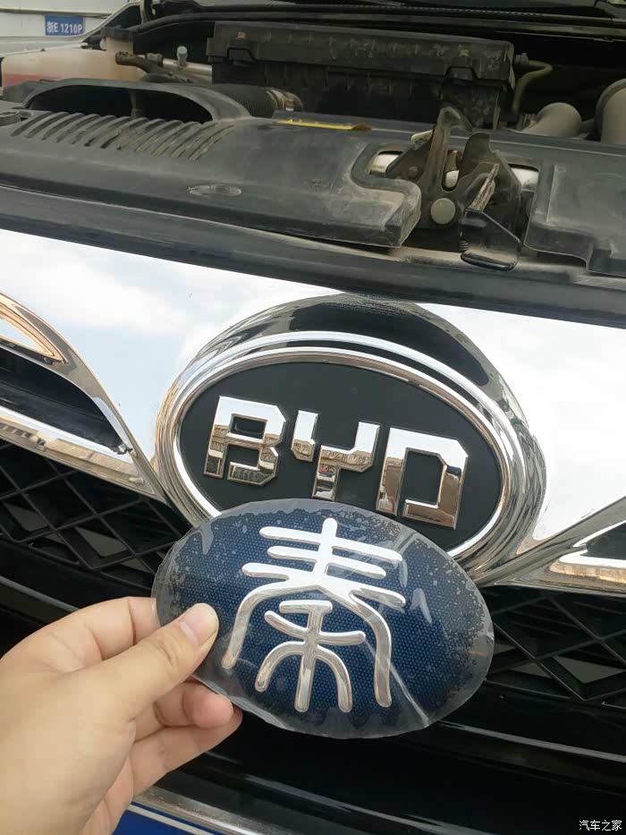 【图】比亚迪 秦100 车标欣赏,增加实装图!!!!!_秦/秦新能源论坛_汽车