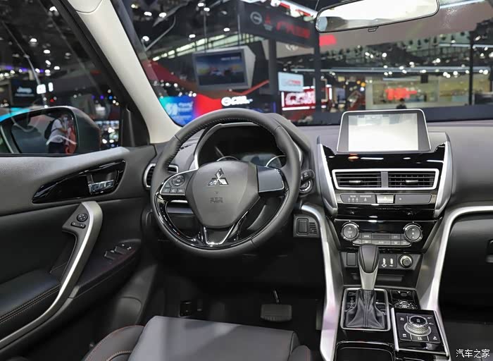 内饰低调奢华有内涵的三菱奕歌给人以一见钟情的感觉!