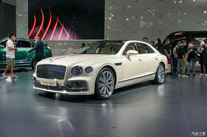 宾利飞驰v8 300万的优雅奢华