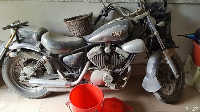 20年前买的原装雅马哈悍妇250,不舍得扔了.