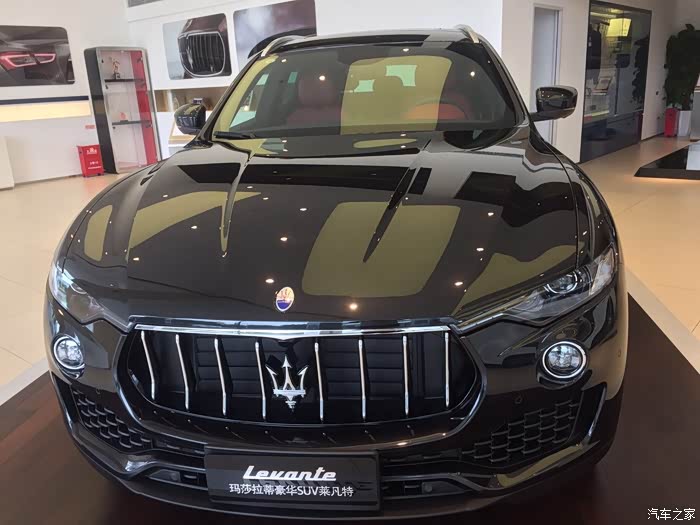 神秘黑色玛莎拉蒂