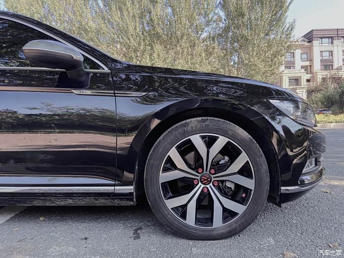 出一套18寸花瓣轮毂" 1字头".因换19寸黄金海岸. 老铁私聊吧