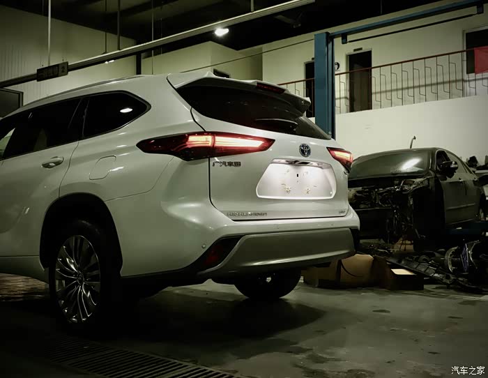 混动版白色汉兰达实拍第一季