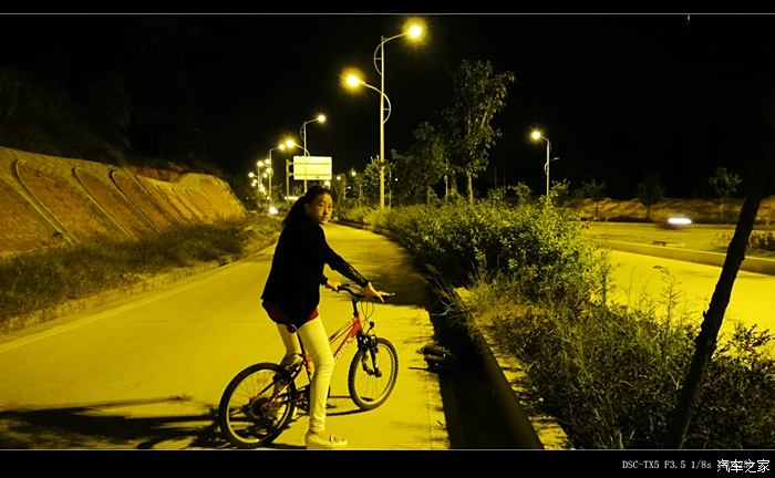 晚上和ld騎自行車沿馬路邊看夜景