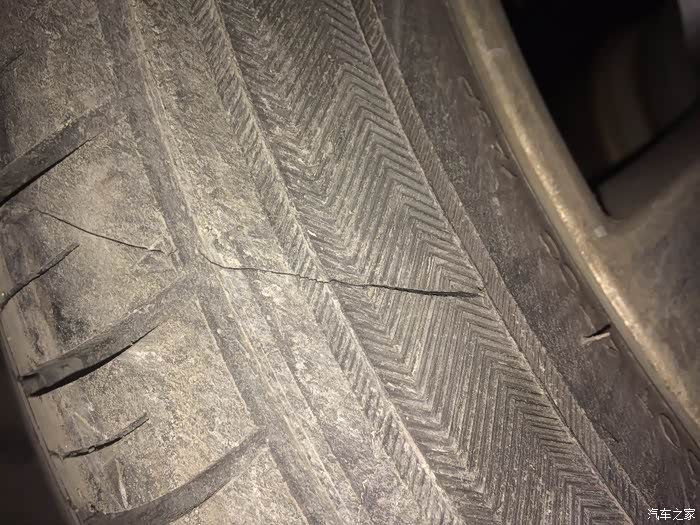 【图】莫名其妙,轮胎侧壁来了一道裂痕_标致408 gt论坛_汽车之家论坛