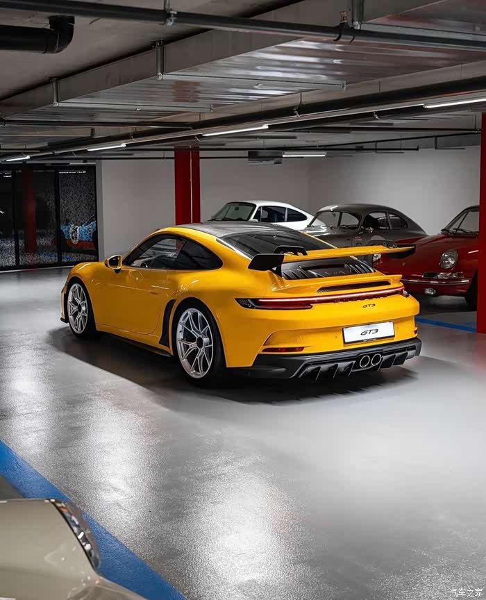 暴力柠檬2022款保时捷911gt3