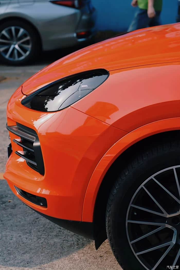 烈焰橙保时捷