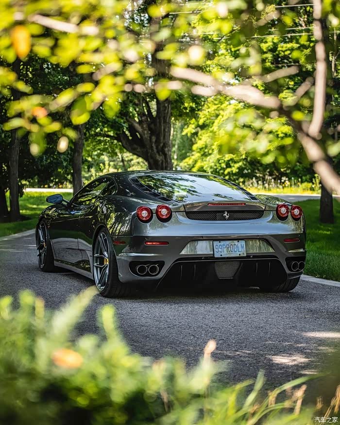很吸晴的法拉利f430