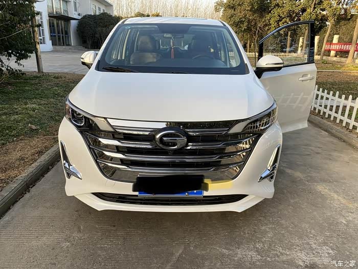 性价比很高的mpv6座大空间实拍广汽传祺m6