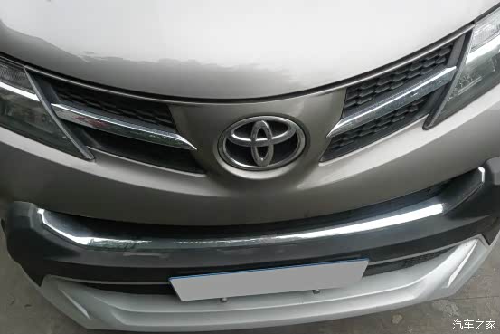 车头的牛角标志看着还算醒目