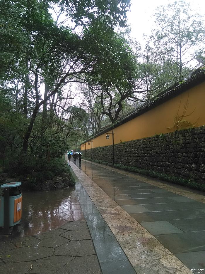 雨中游杭州西湖靈隱寺