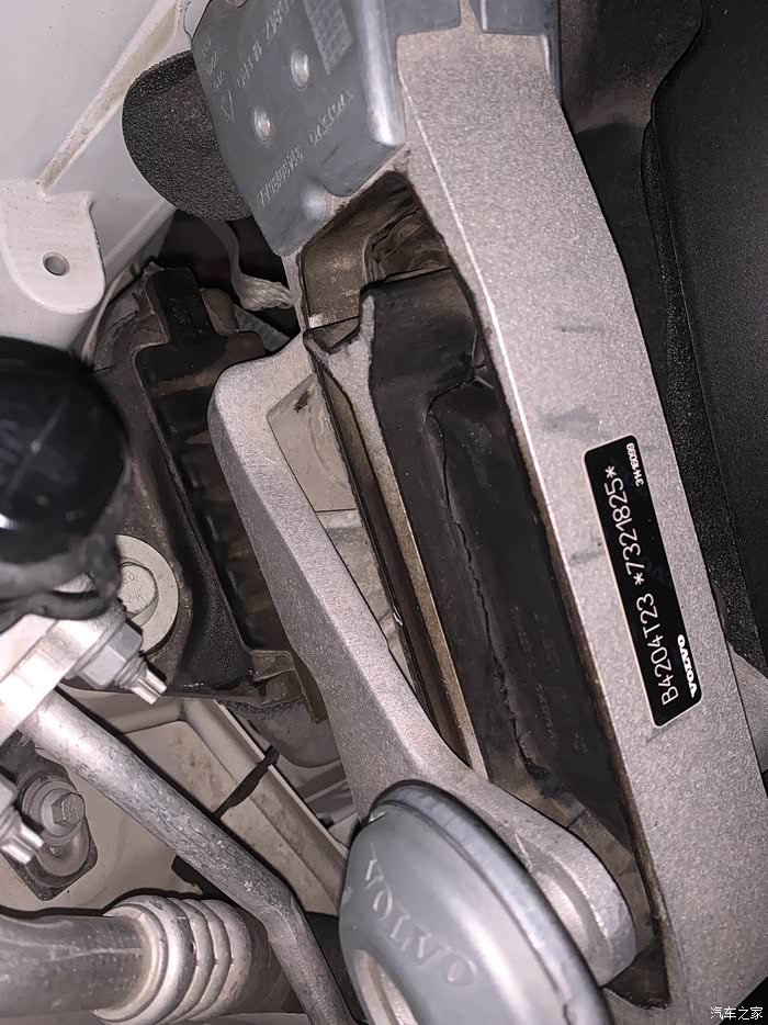 大家看看机脚这里有无裂开