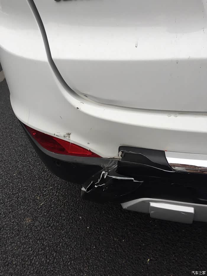 【图】悲催啊,被追尾了_北京现代ix35论坛_汽车之家论坛