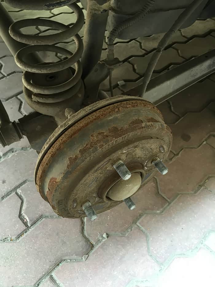 后轮这样了,我想问问,要换吗