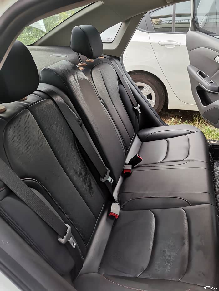 改装2019款科鲁泽后排座椅靠背头枕