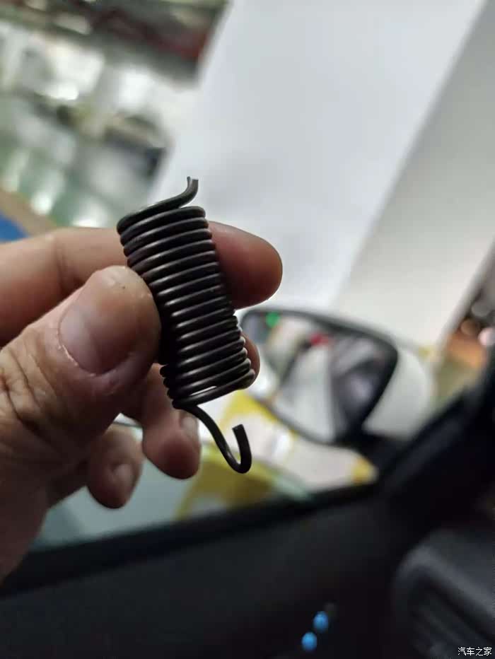 离合器踏板回位弹簧断了,奇葩的很
