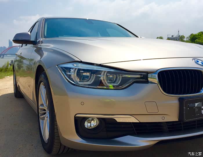 80后乡里伢子提宝马320li时尚 开士米银