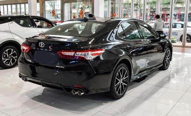 入门即配膝部气囊的凯美瑞车长4885mm